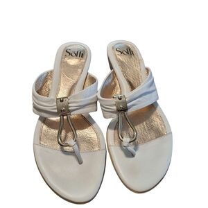 Sofft white leather toe post low heeled sandals - 7.5.       Y14